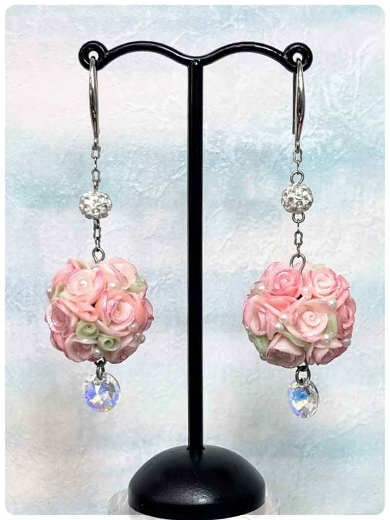 鴻巣市北新宿の美容室Verdureで扱うピアス・イヤリング「バラピアス（ピンク）試作品」